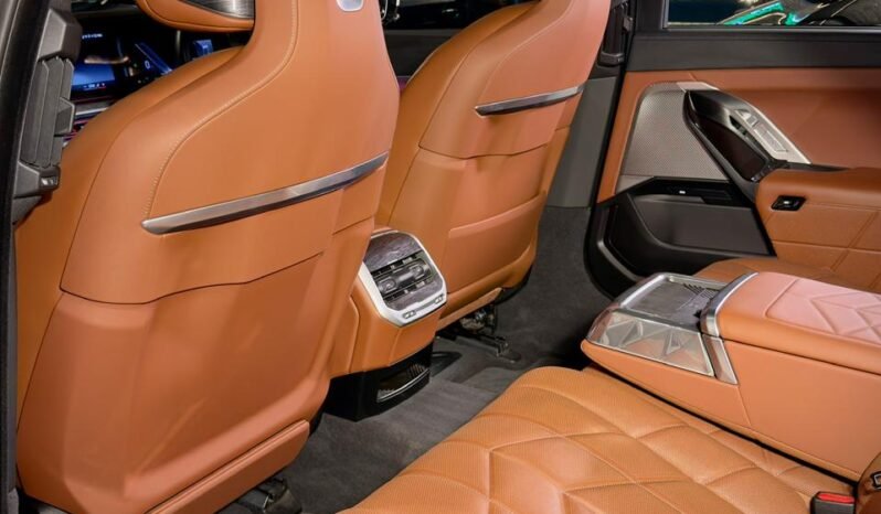 
								BMW 740i M Sport full									