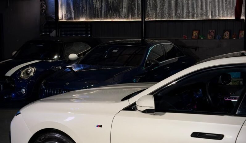 
								BMW 740i M Sport full									