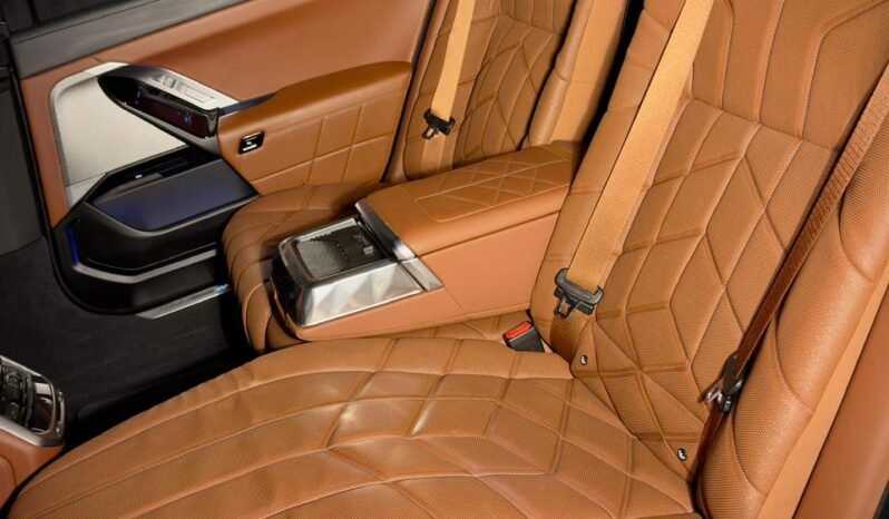 
								BMW 740i M Sport full									