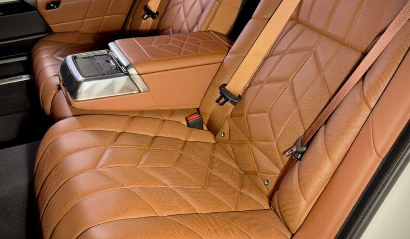 
								BMW 740i M Sport full									