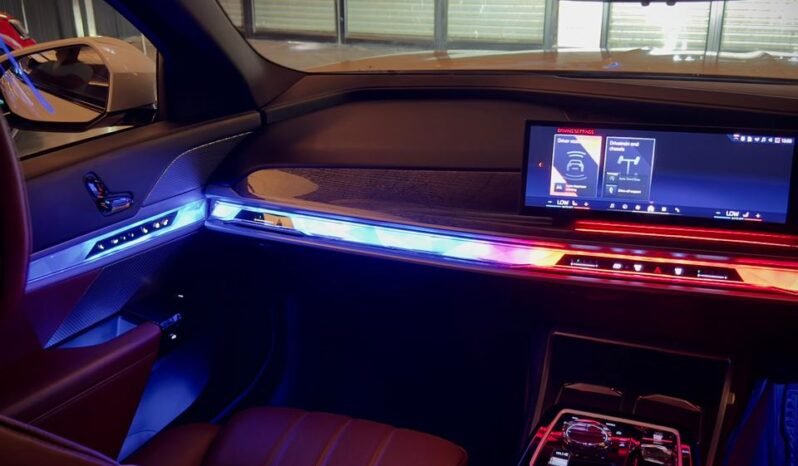 
								BMW 740i M Sport full									