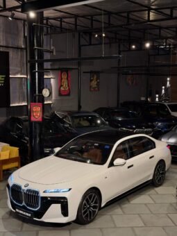
										BMW 740i M Sport full									
