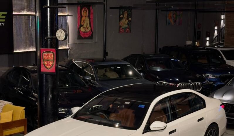 
								BMW 740i M Sport full									