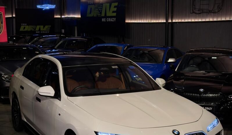 
								BMW 740i M Sport full									