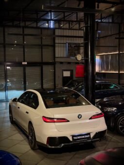 
										BMW 740i M Sport full									