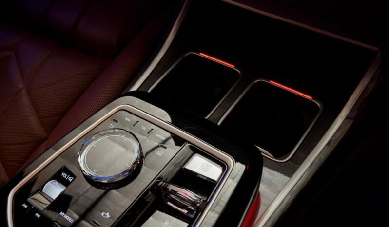 
								BMW 740i M Sport full									