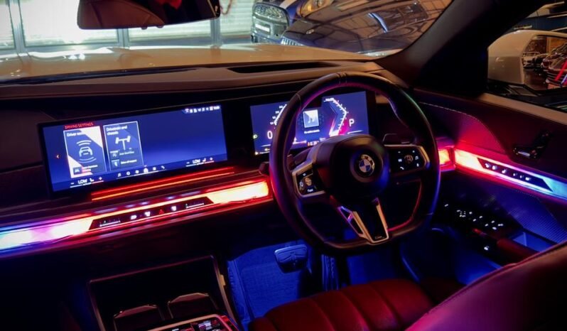 
								BMW 740i M Sport full									