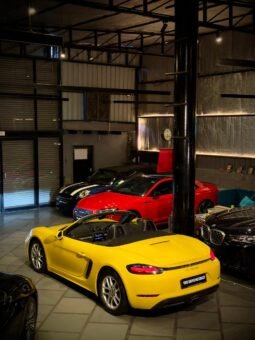 
										Porsche 718 Boxster full									