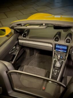 
										Porsche 718 Boxster full									