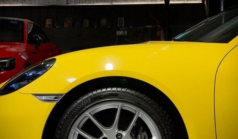 
								Porsche 718 Boxster full									