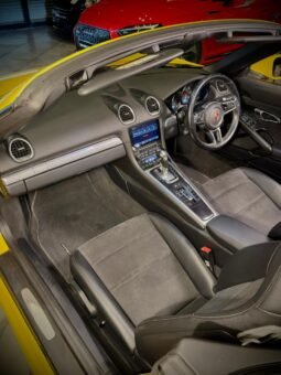 
										Porsche 718 Boxster full									