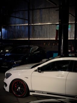 
										Mercedes-Benz CLA 45 AMG full									