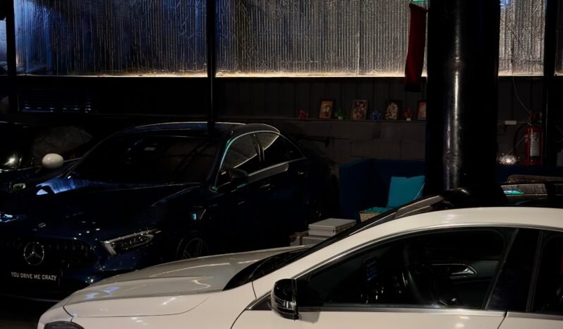 
								Mercedes-Benz CLA 45 AMG full									