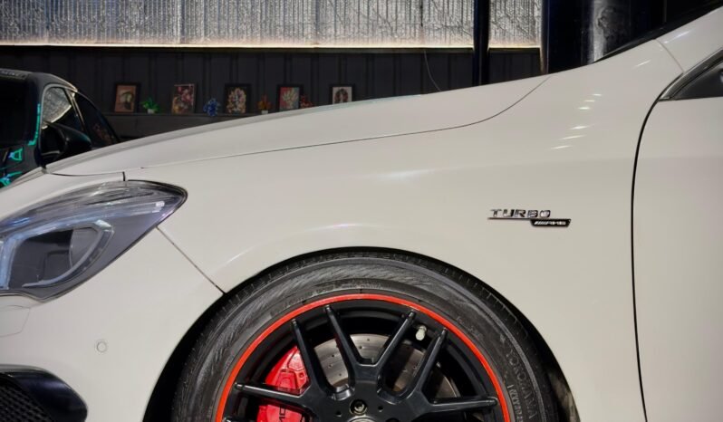 
								Mercedes-Benz CLA 45 AMG full									