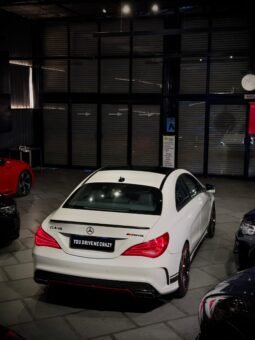 
										Mercedes-Benz CLA 45 AMG full									