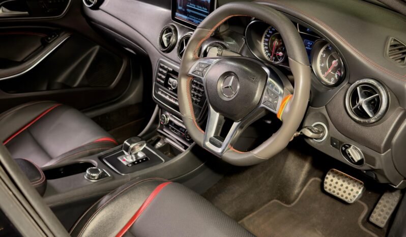 
								Mercedes-Benz CLA 45 AMG full									