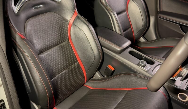 
								Mercedes-Benz CLA 45 AMG full									