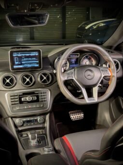 
										Mercedes-Benz CLA 45 AMG full									