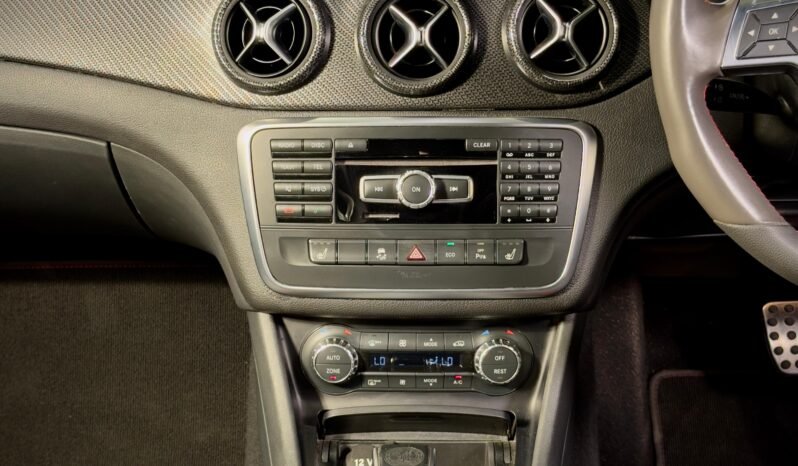 
								Mercedes-Benz CLA 45 AMG full									