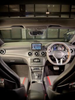 
										Mercedes-Benz CLA 45 AMG full									