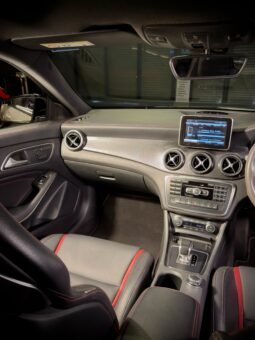 
										Mercedes-Benz CLA 45 AMG full									