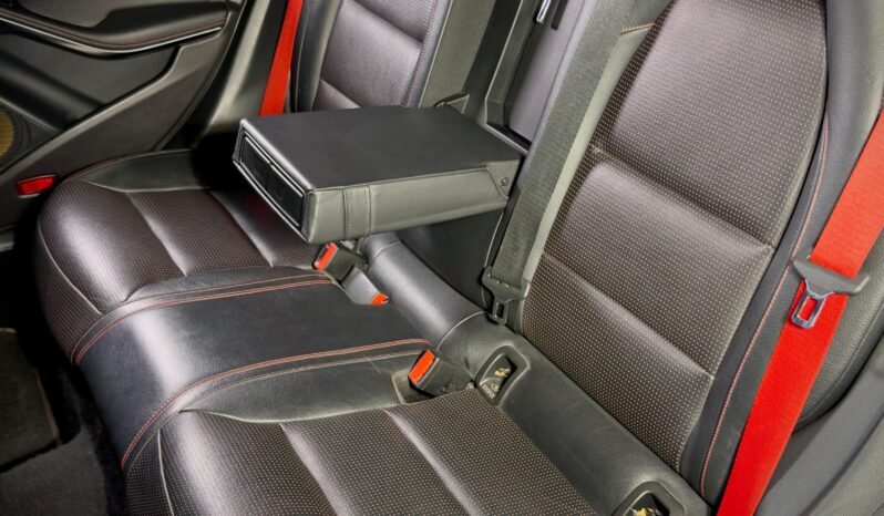 
								Mercedes-Benz CLA 45 AMG full									