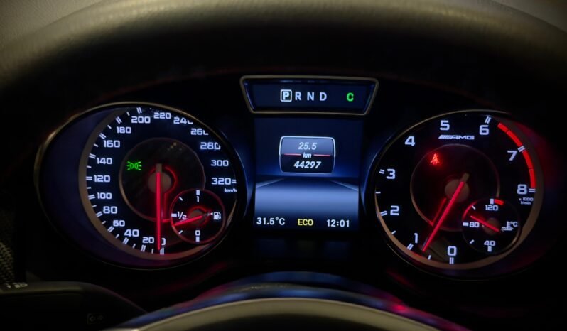 
								Mercedes-Benz CLA 45 AMG full									