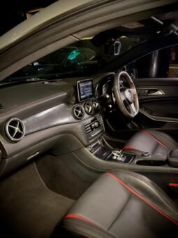 
										Mercedes-Benz CLA 45 AMG full									