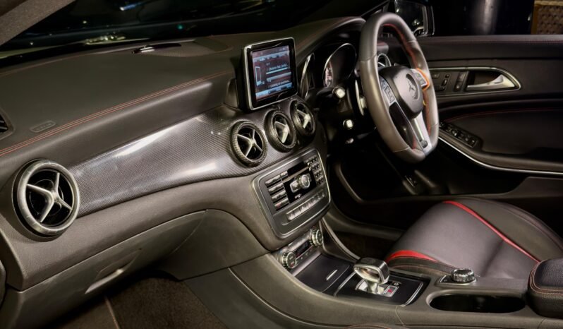 
								Mercedes-Benz CLA 45 AMG full									