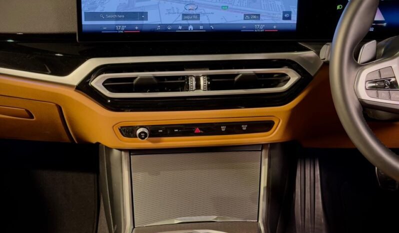 
								BMW 330Li M Sport LCI full									