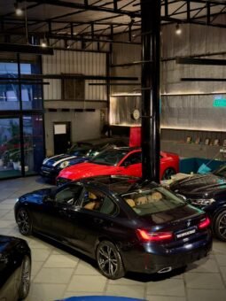 
										BMW 330Li M Sport LCI full									