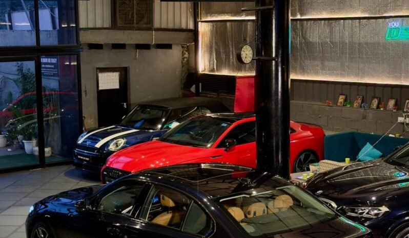 
								BMW 330Li M Sport LCI full									