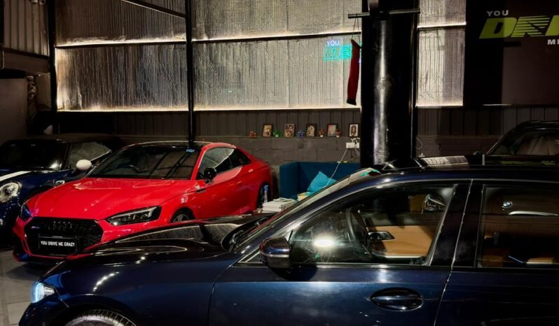 
								BMW 330Li M Sport LCI full									