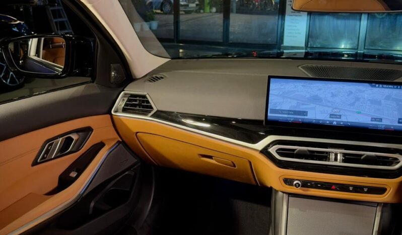 
								BMW 330Li M Sport LCI full									