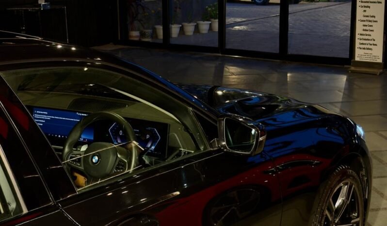 
								BMW 330Li M Sport LCI full									