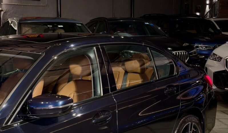 
								BMW 330Li M Sport LCI full									