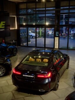 
										BMW 330Li M Sport LCI full									