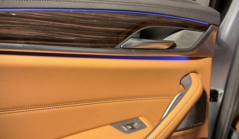 
								BMW 520d Luxury Line full									