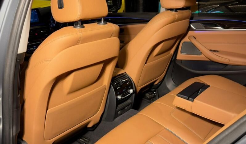 
								BMW 520d Luxury Line full									