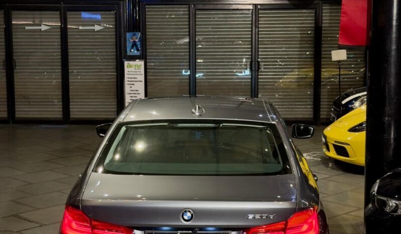
								BMW 520d Luxury Line full									