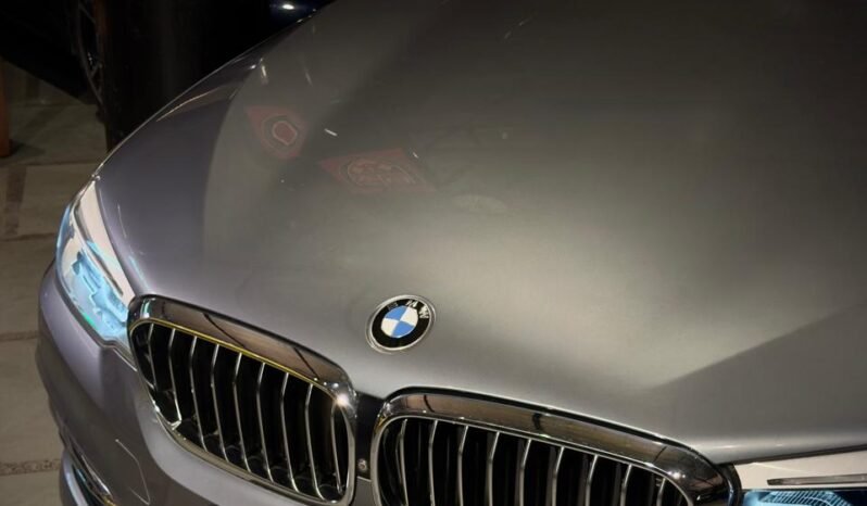 
								BMW 520d Luxury Line full									