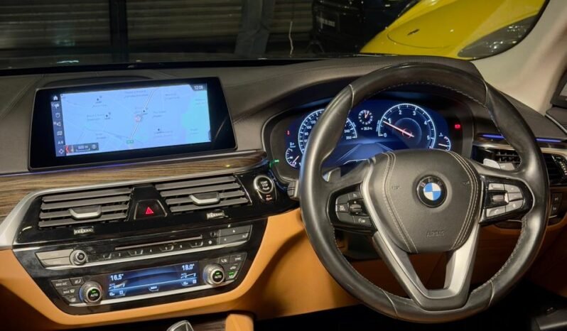 
								BMW 520d Luxury Line full									