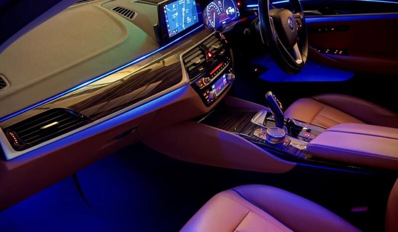 
								BMW 520d Luxury Line full									