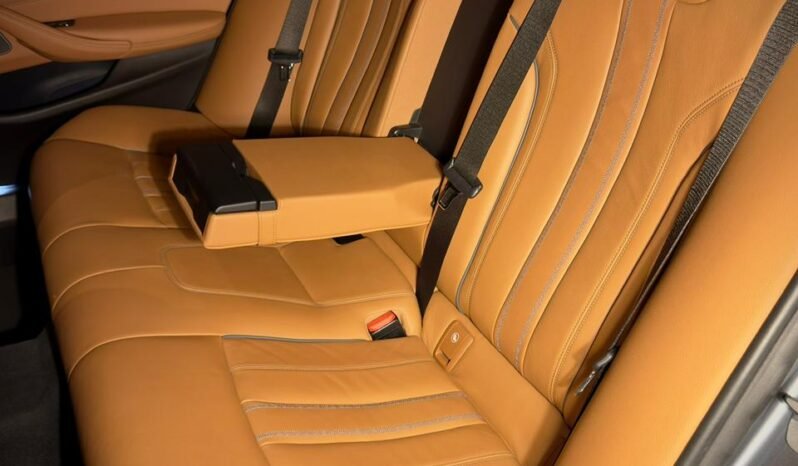 
								BMW 520d Luxury Line full									