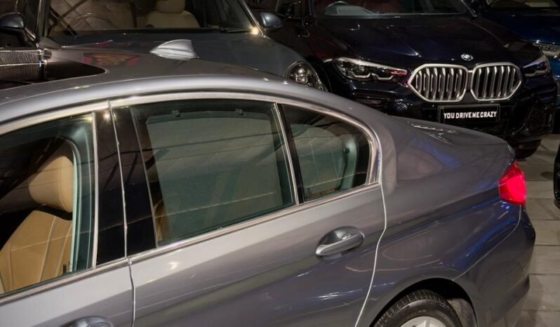 
								BMW 520d Luxury Line full									