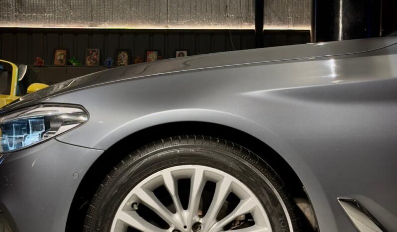
								BMW 520d Luxury Line full									