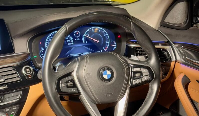 
								BMW 520d Luxury Line full									