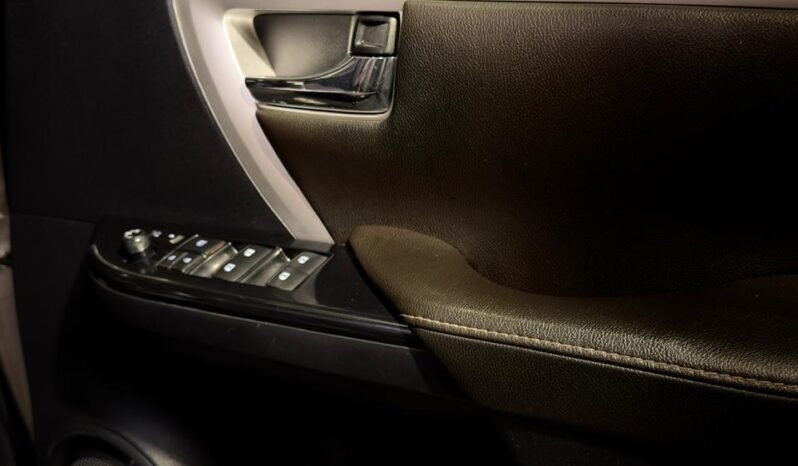 
								Toyota Fortuner 2.7 Petrol AT 4×2 full									