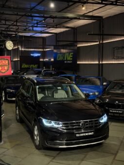
										Volkswagen Tiguan 2.0 TSI Elegance 4Motion full									