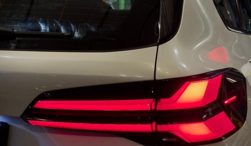 
								BMW X5 xDrive40i M Sport LCI X-Line full									